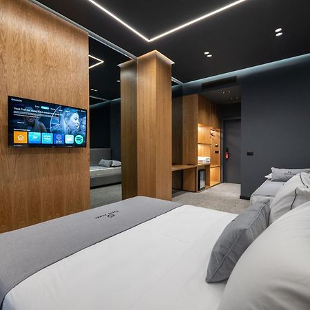 Gest Hotel Radhimë Zewnętrze zdjęcie