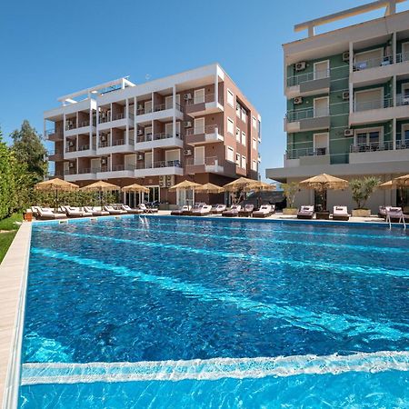 Gest Hotel Radhimë Zewnętrze zdjęcie