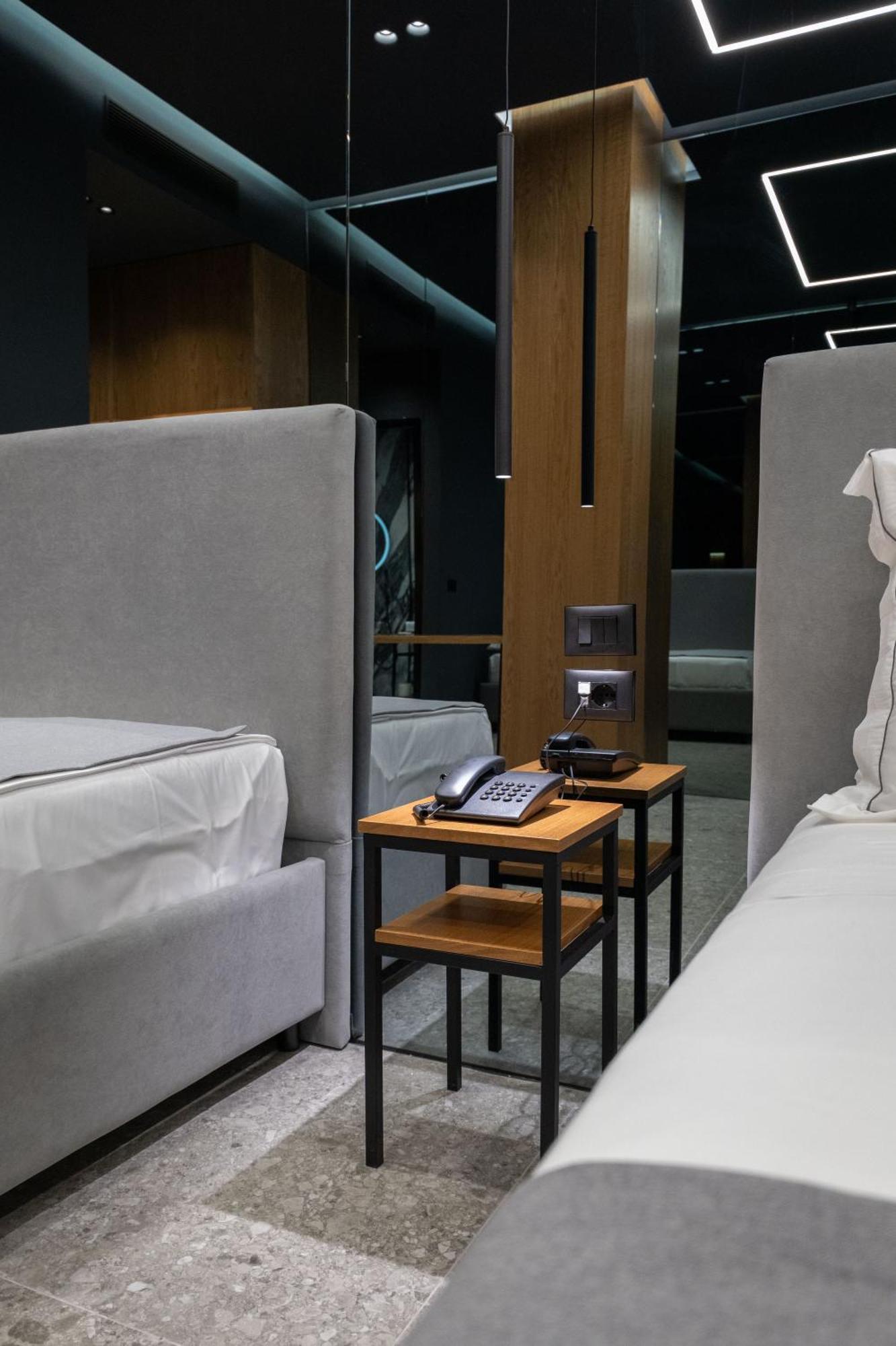 Gest Hotel Radhimë Zewnętrze zdjęcie