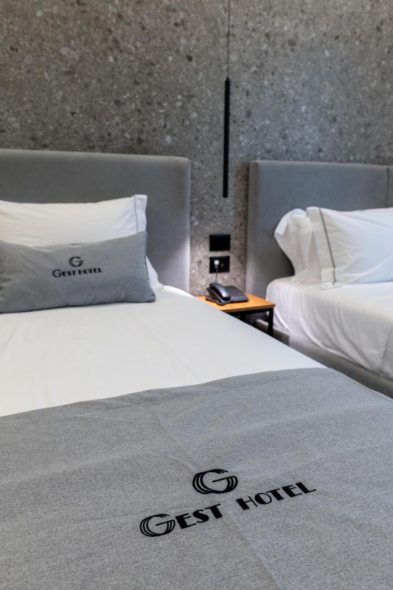 Gest Hotel Radhimë Zewnętrze zdjęcie