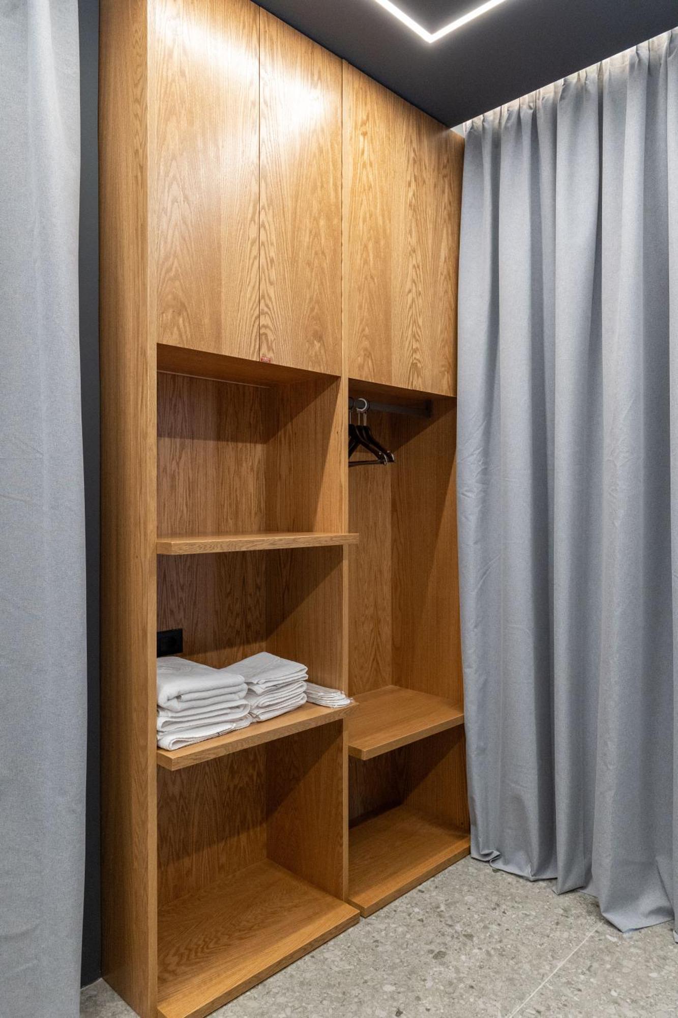 Gest Hotel Radhimë Zewnętrze zdjęcie
