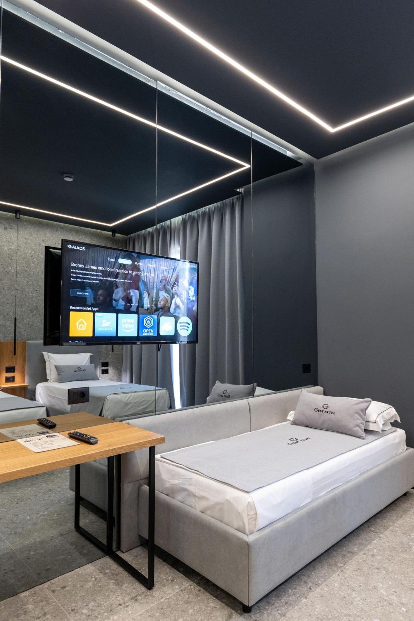 Gest Hotel Radhimë Zewnętrze zdjęcie