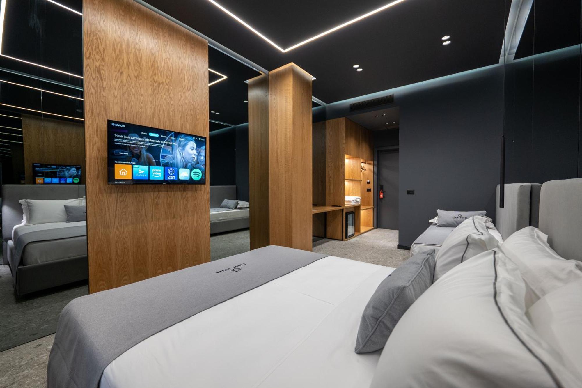 Gest Hotel Radhimë Zewnętrze zdjęcie
