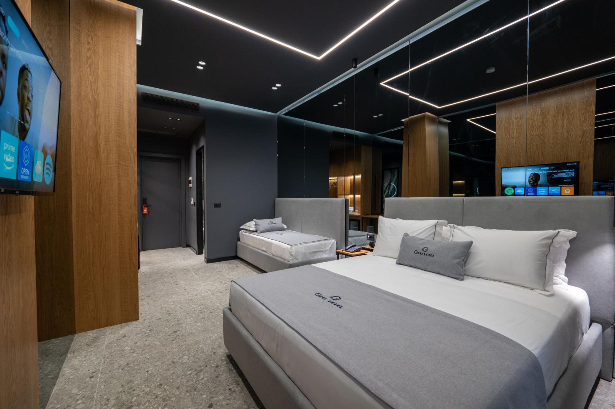Gest Hotel Radhimë Zewnętrze zdjęcie