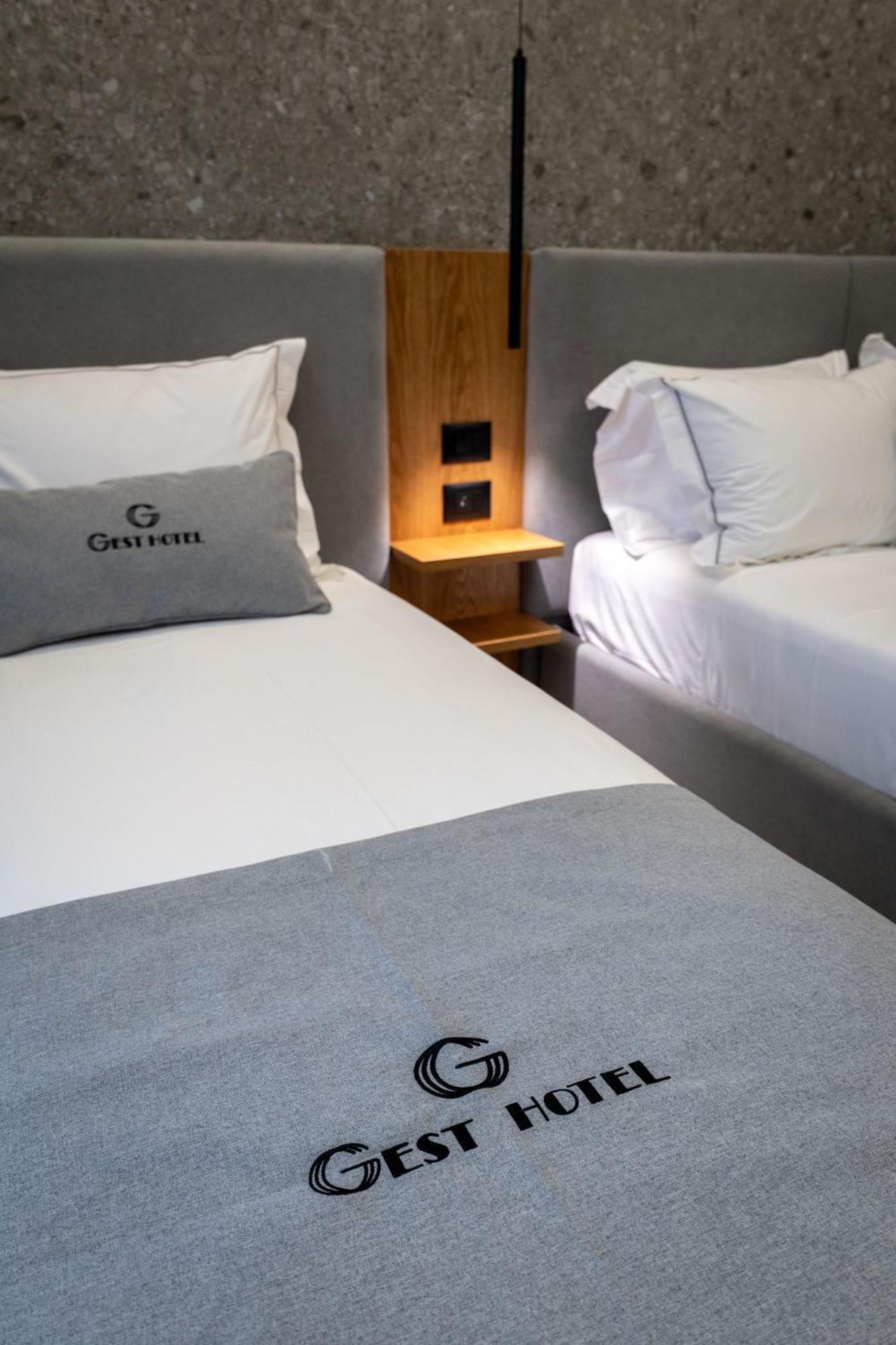 Gest Hotel Radhimë Zewnętrze zdjęcie