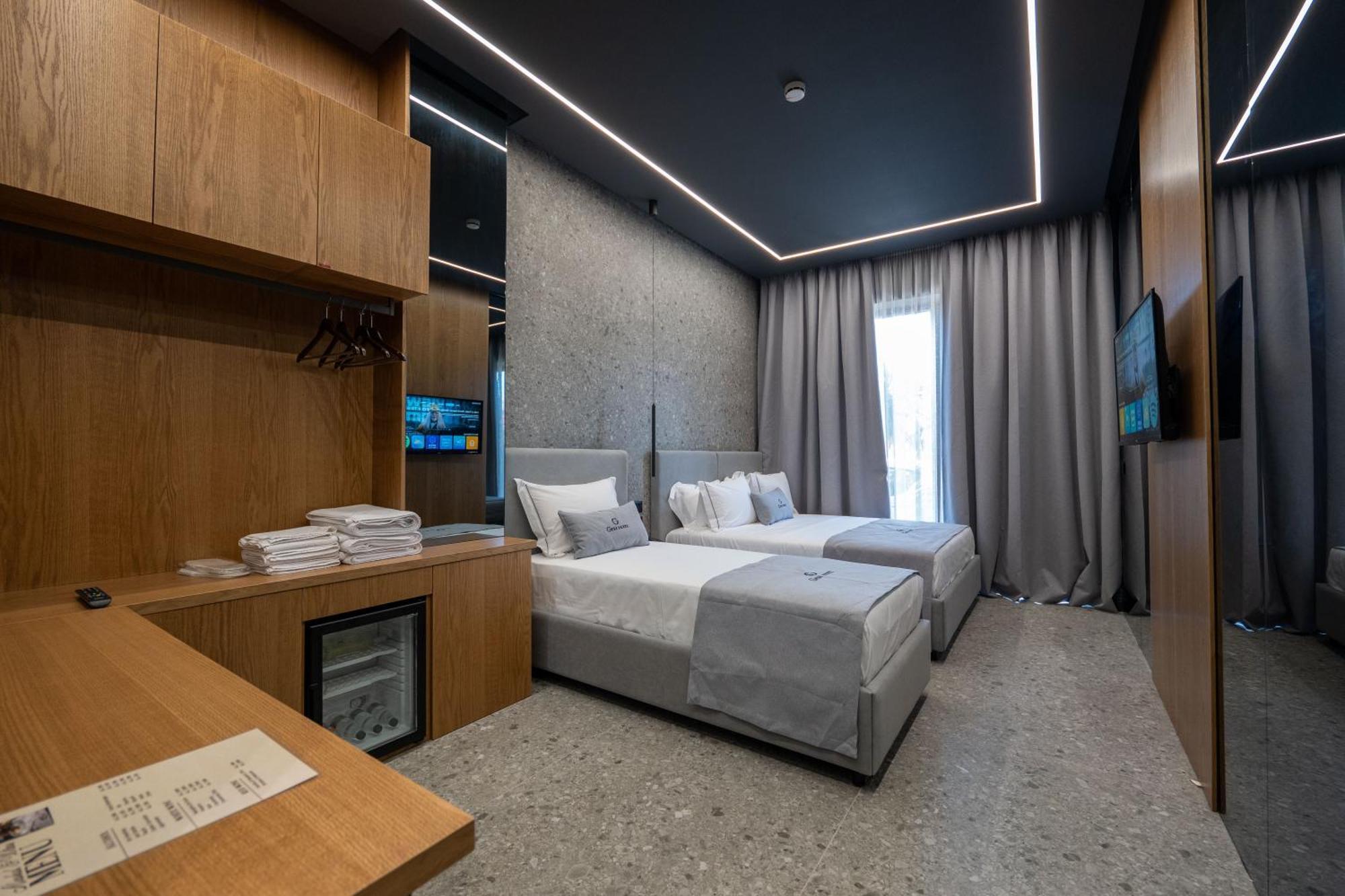 Gest Hotel Radhimë Zewnętrze zdjęcie