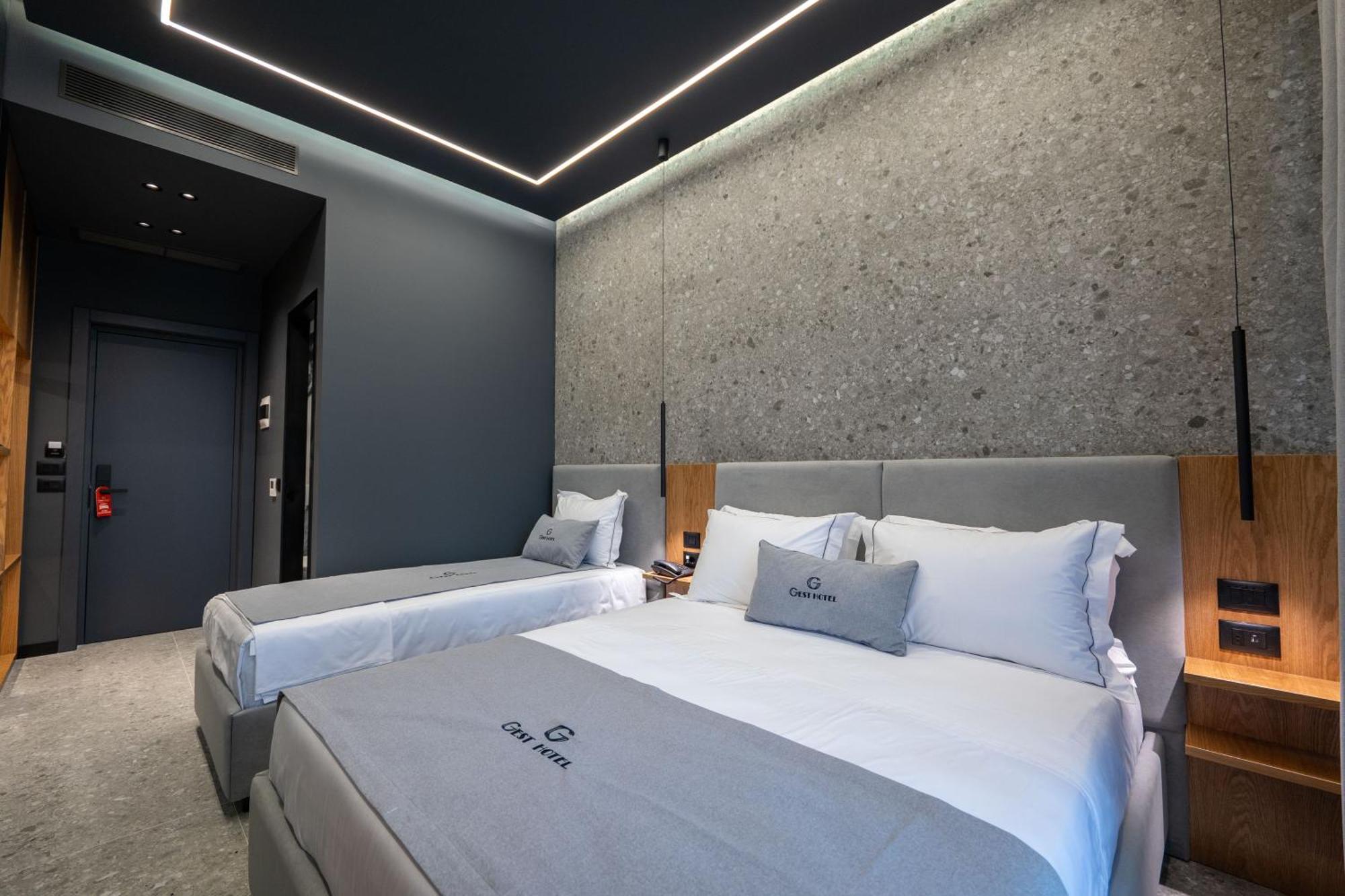 Gest Hotel Radhimë Zewnętrze zdjęcie