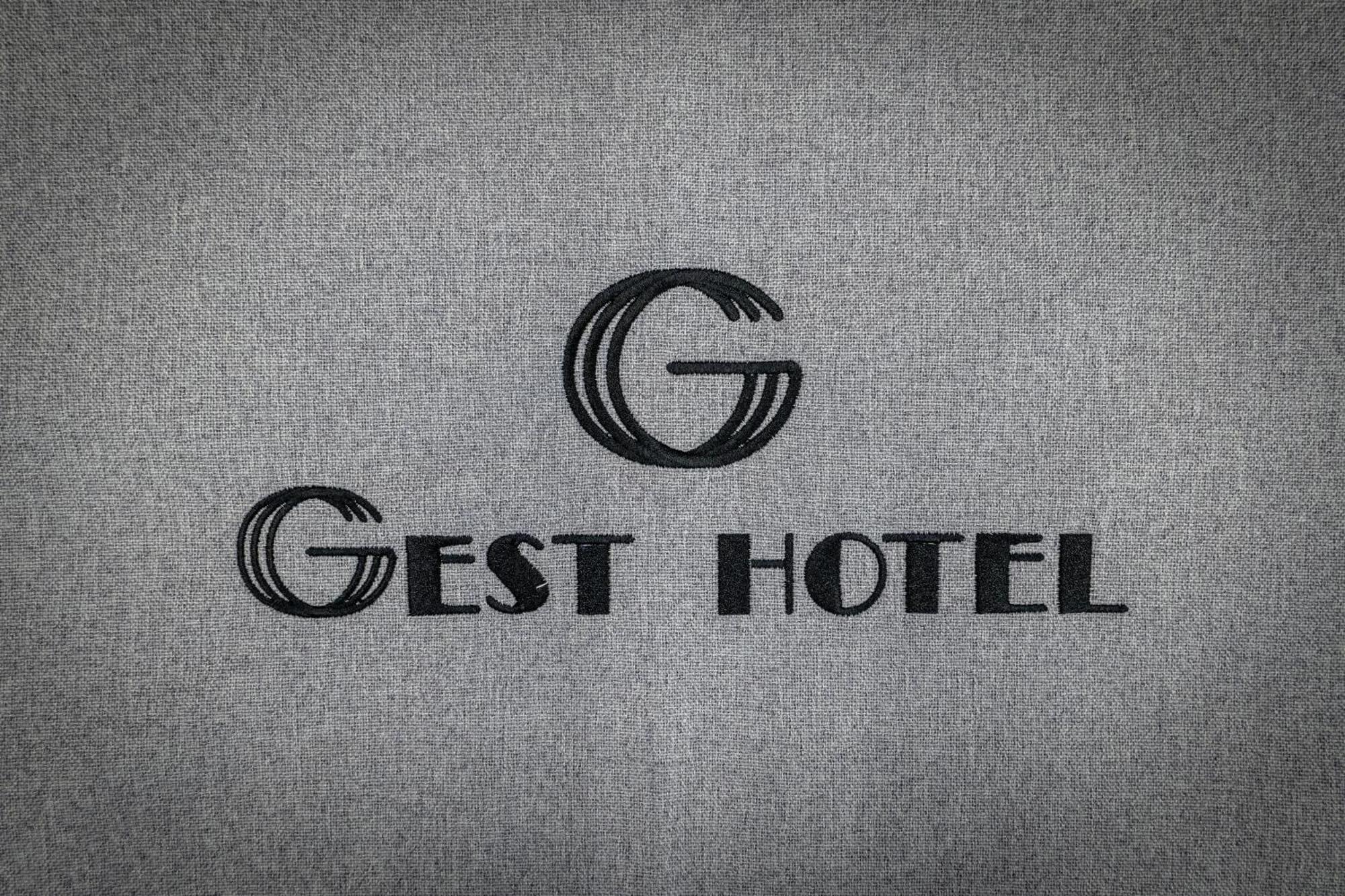Gest Hotel Radhimë Zewnętrze zdjęcie