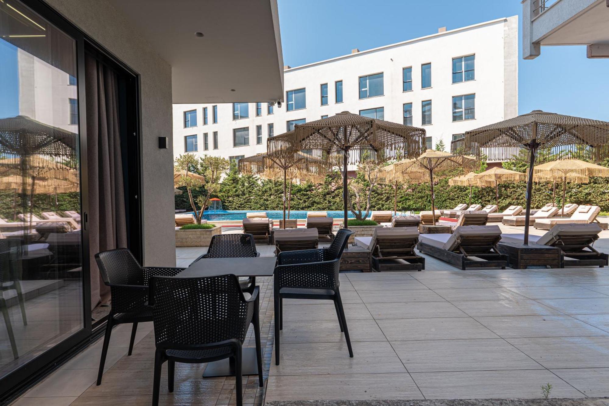 Gest Hotel Radhimë Zewnętrze zdjęcie