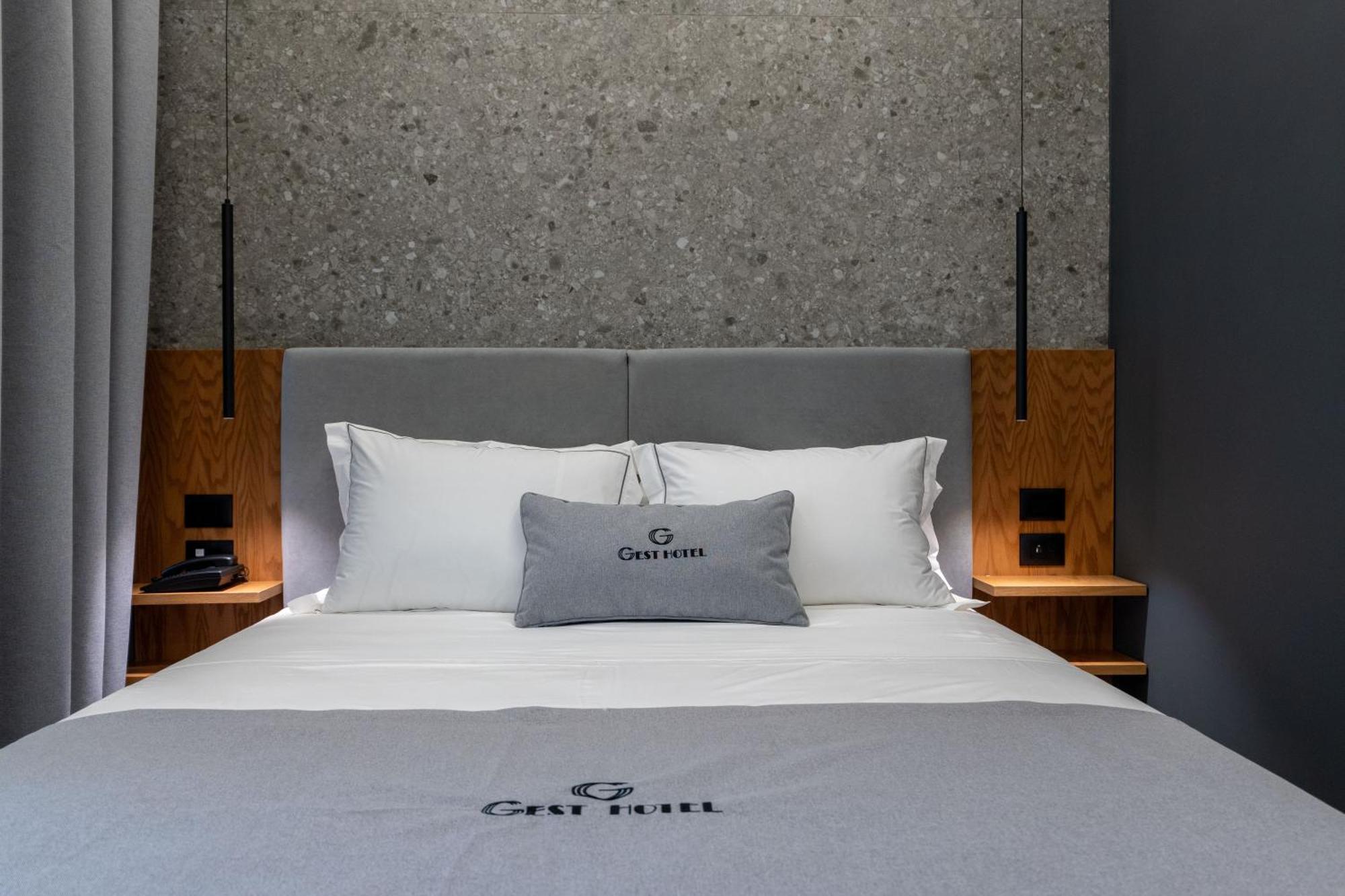 Gest Hotel Radhimë Zewnętrze zdjęcie