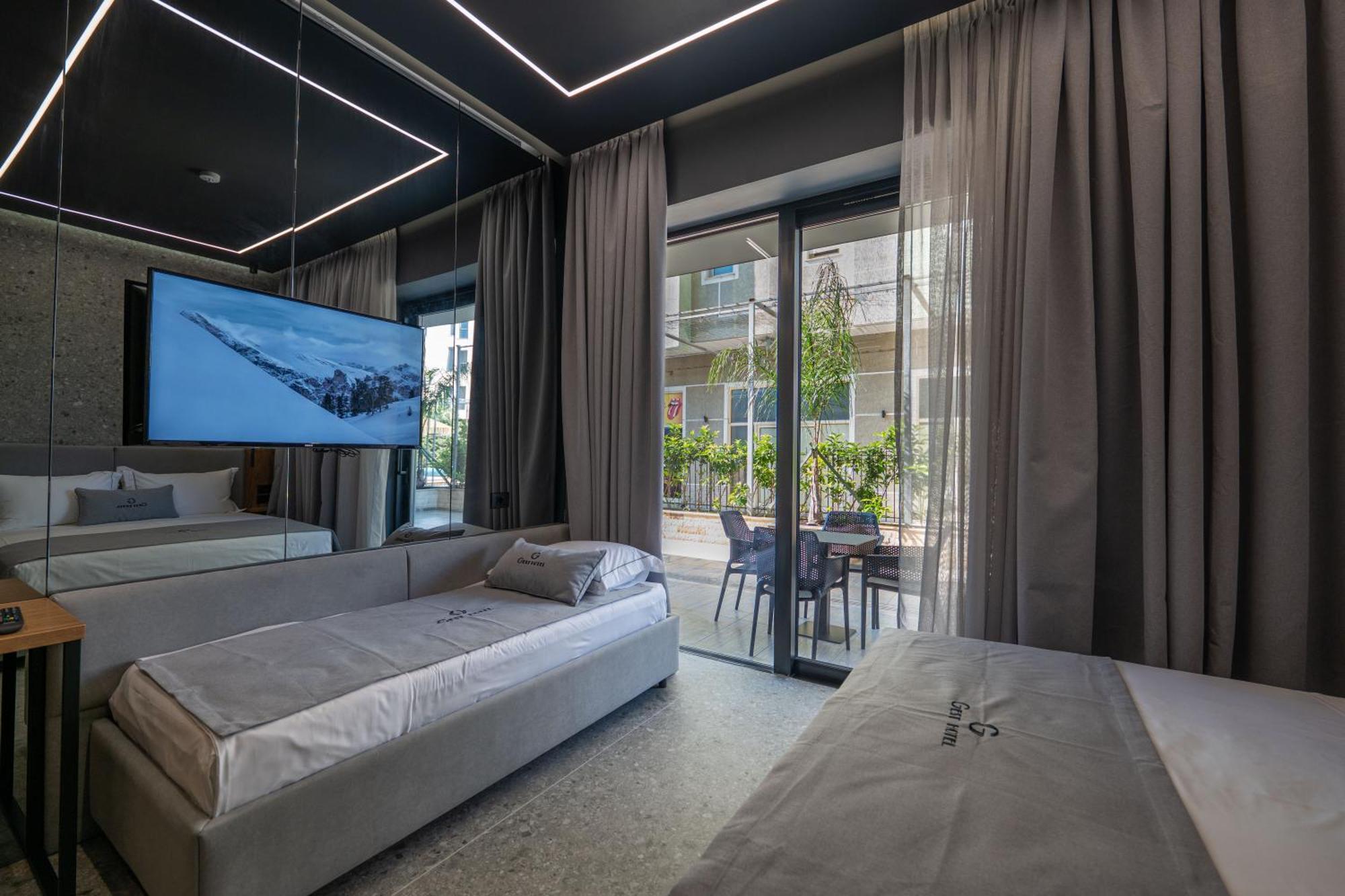 Gest Hotel Radhimë Zewnętrze zdjęcie