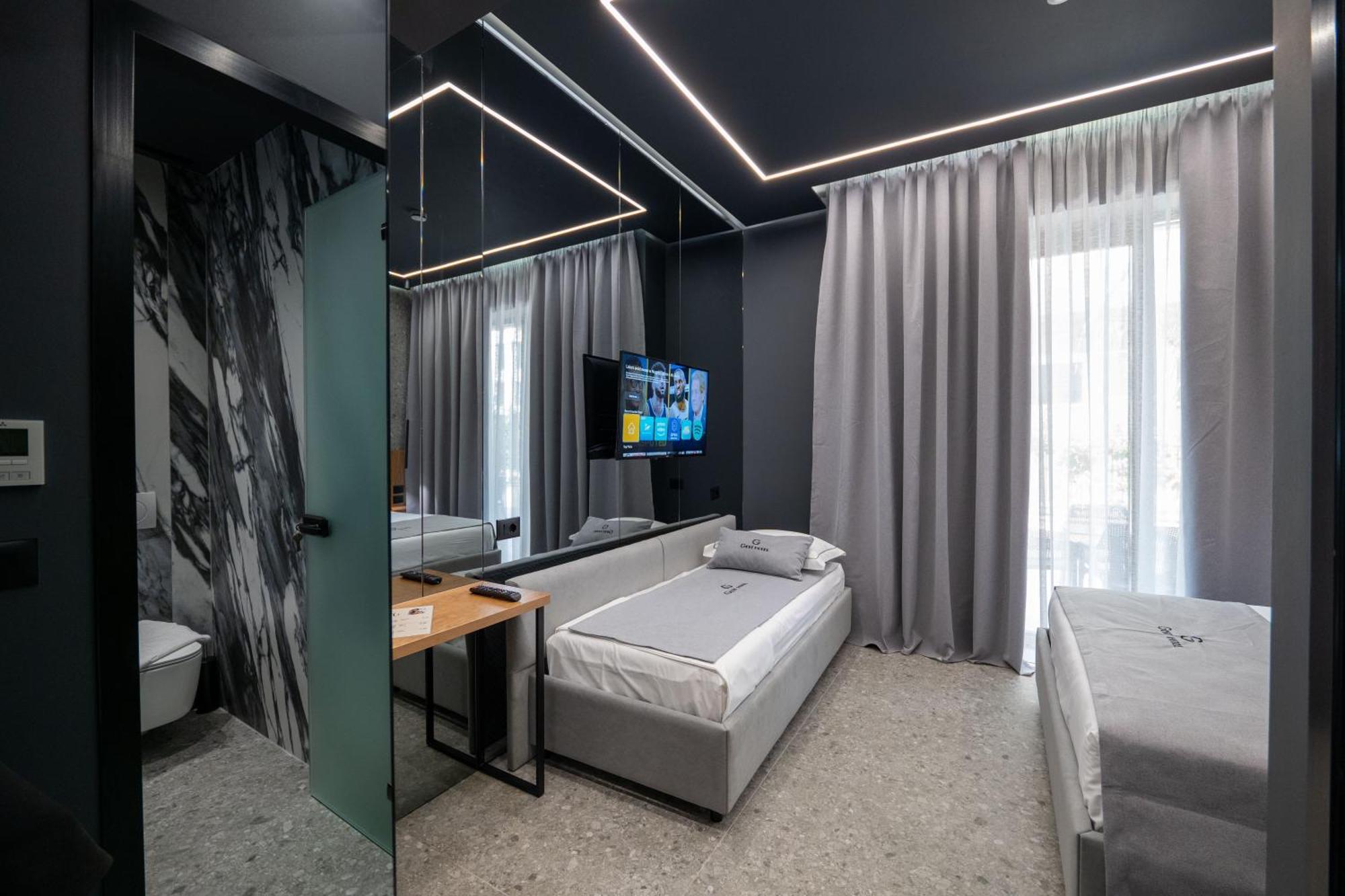Gest Hotel Radhimë Zewnętrze zdjęcie