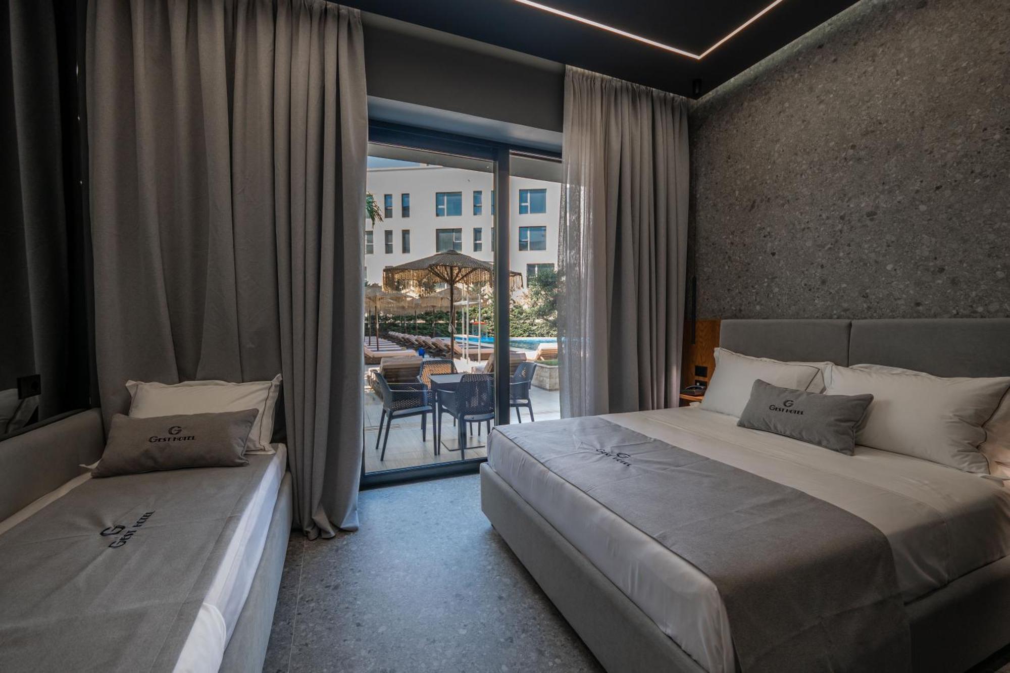 Gest Hotel Radhimë Zewnętrze zdjęcie