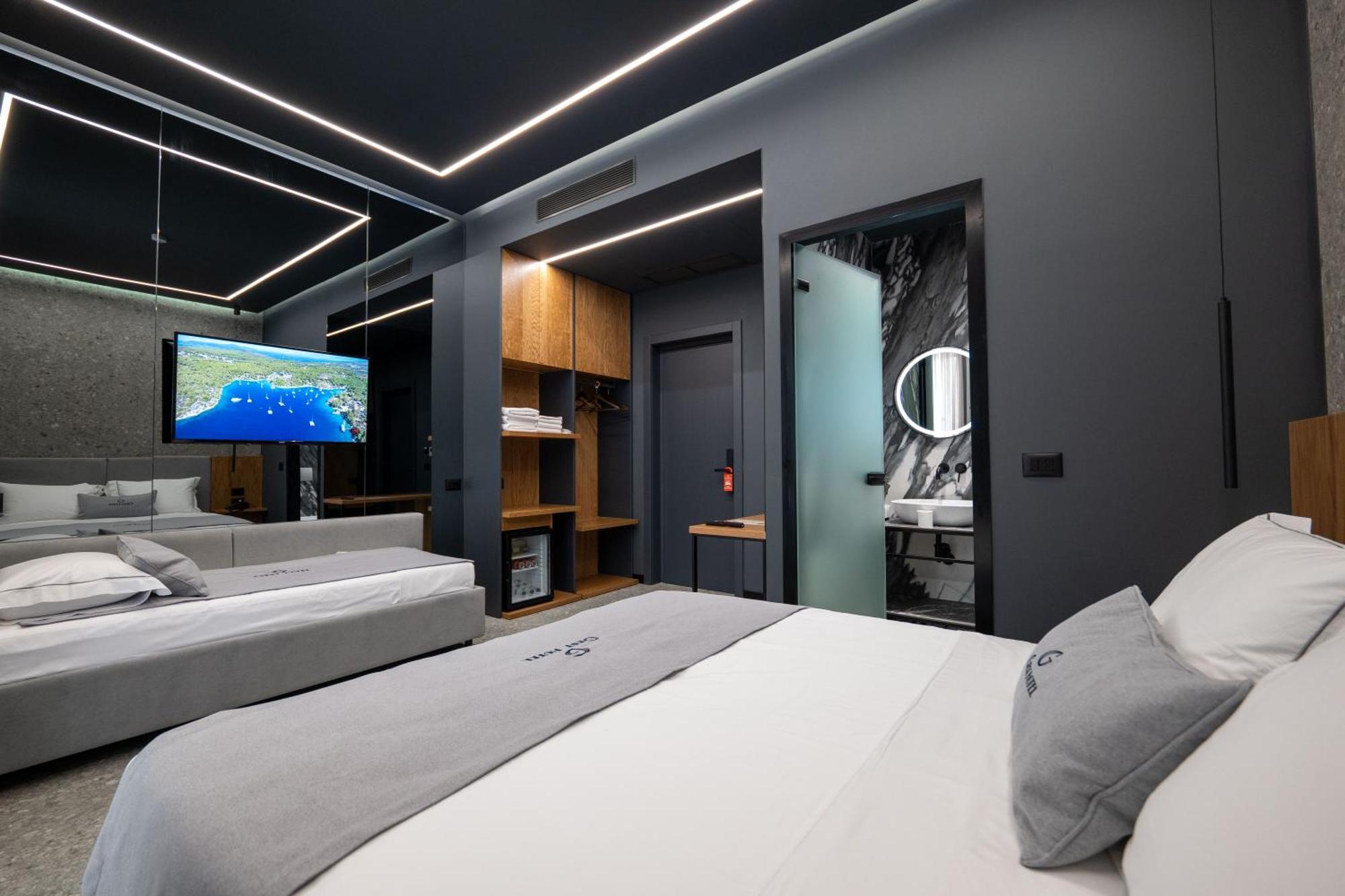 Gest Hotel Radhimë Zewnętrze zdjęcie