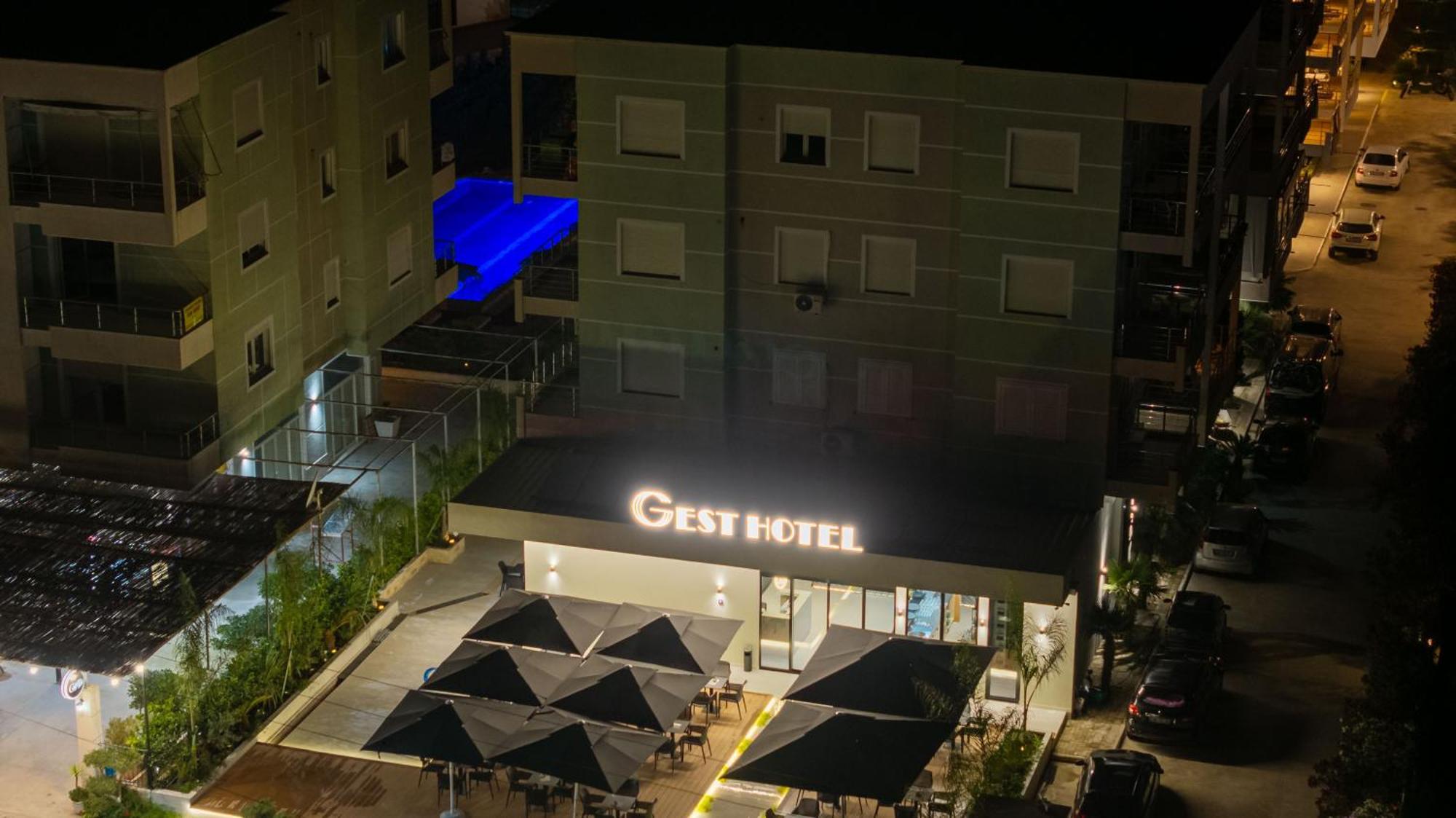 Gest Hotel Radhimë Zewnętrze zdjęcie