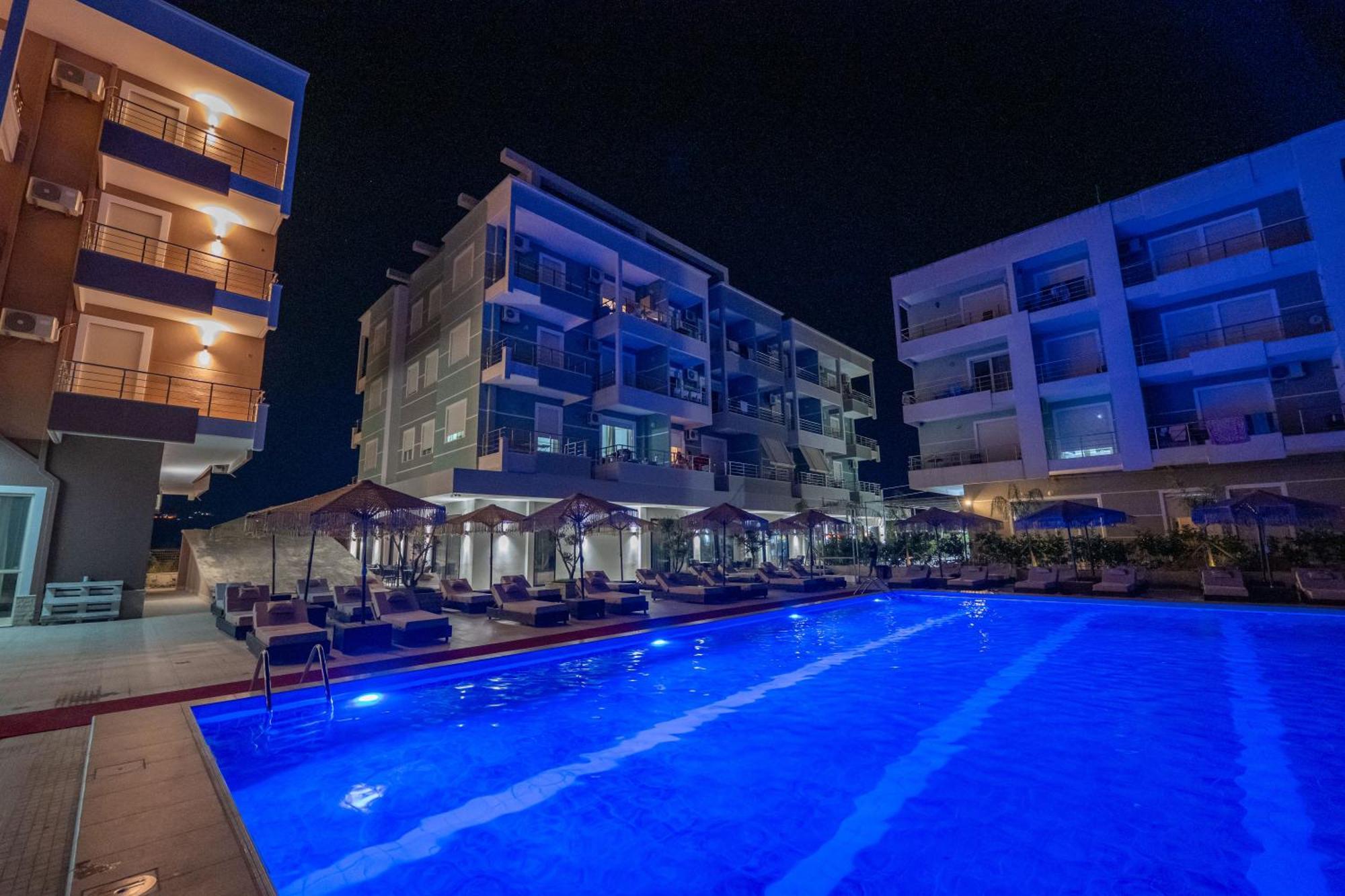 Gest Hotel Radhimë Zewnętrze zdjęcie