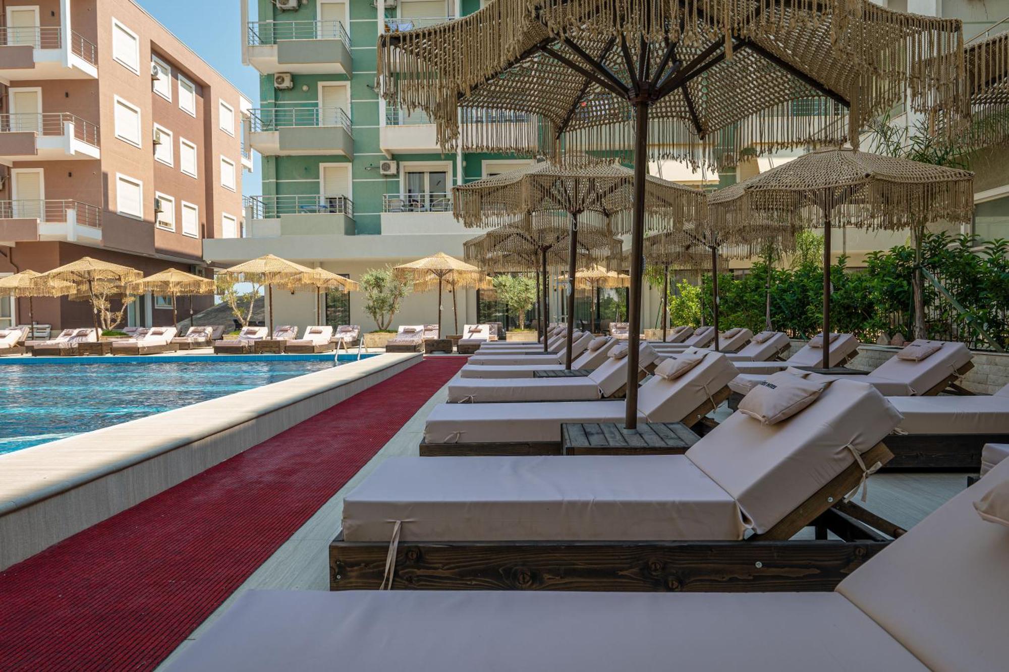 Gest Hotel Radhimë Zewnętrze zdjęcie