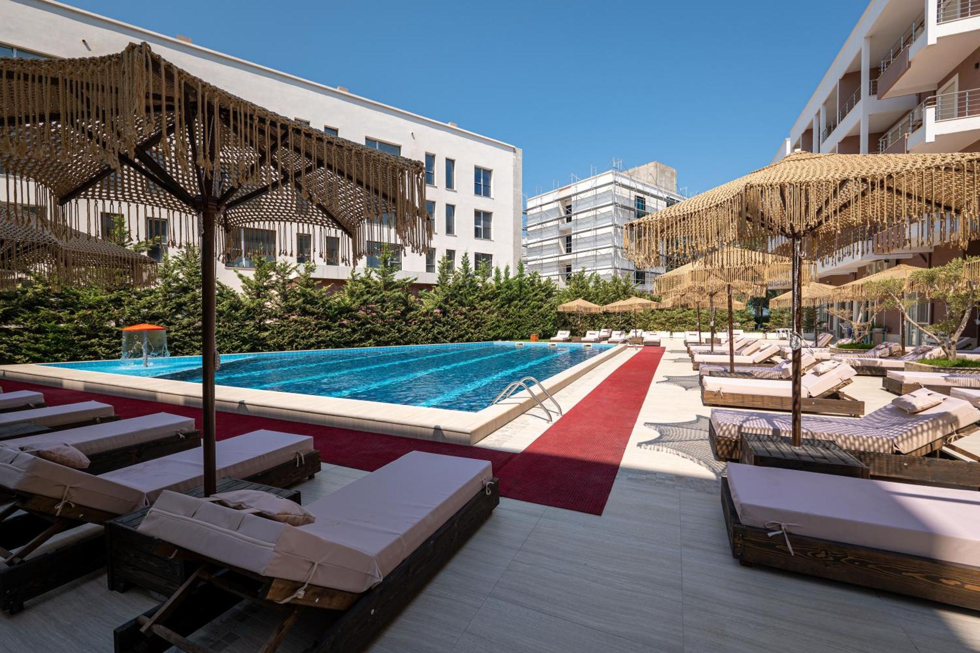 Gest Hotel Radhimë Zewnętrze zdjęcie