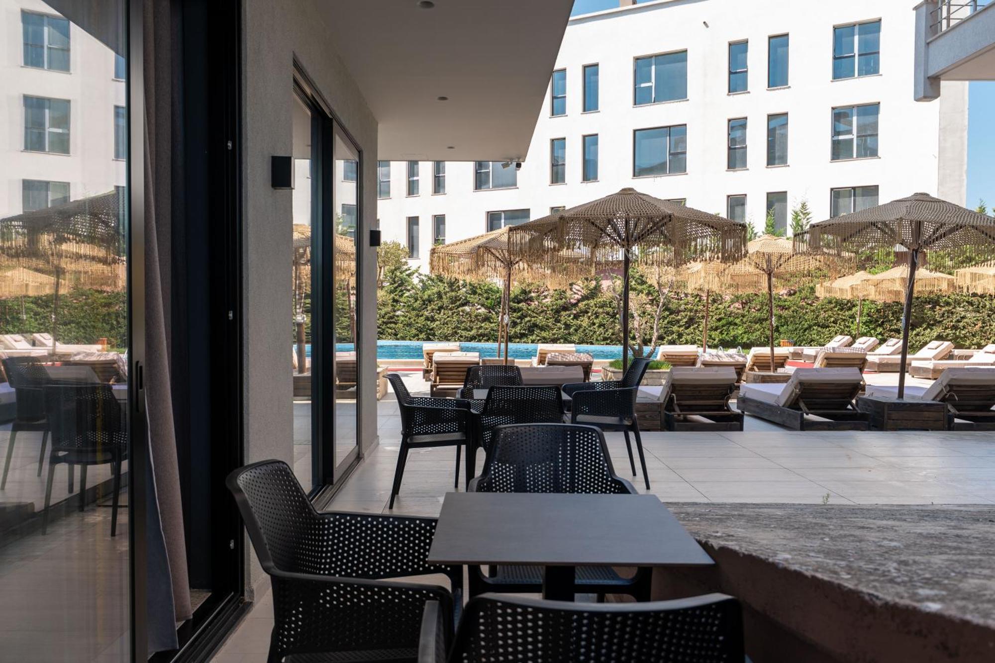 Gest Hotel Radhimë Zewnętrze zdjęcie