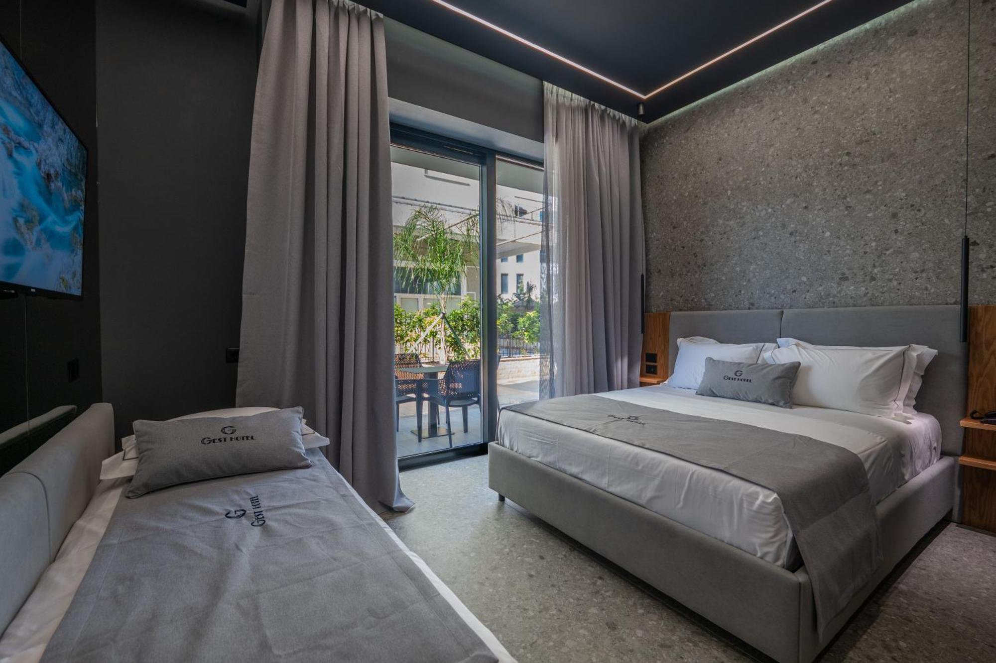 Gest Hotel Radhimë Zewnętrze zdjęcie