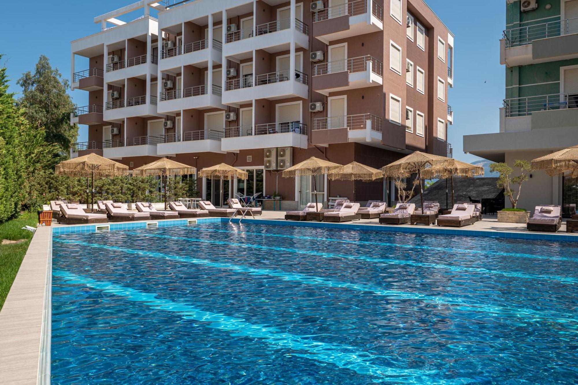 Gest Hotel Radhimë Zewnętrze zdjęcie