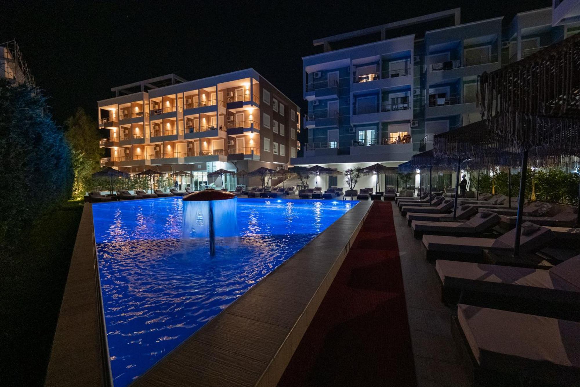 Gest Hotel Radhimë Zewnętrze zdjęcie