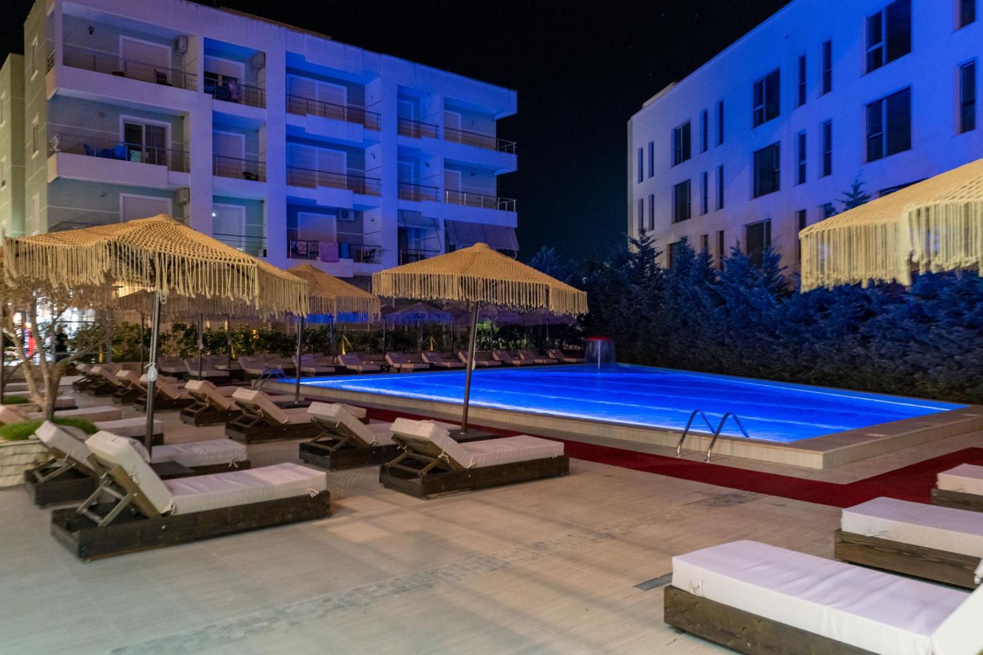 Gest Hotel Radhimë Zewnętrze zdjęcie
